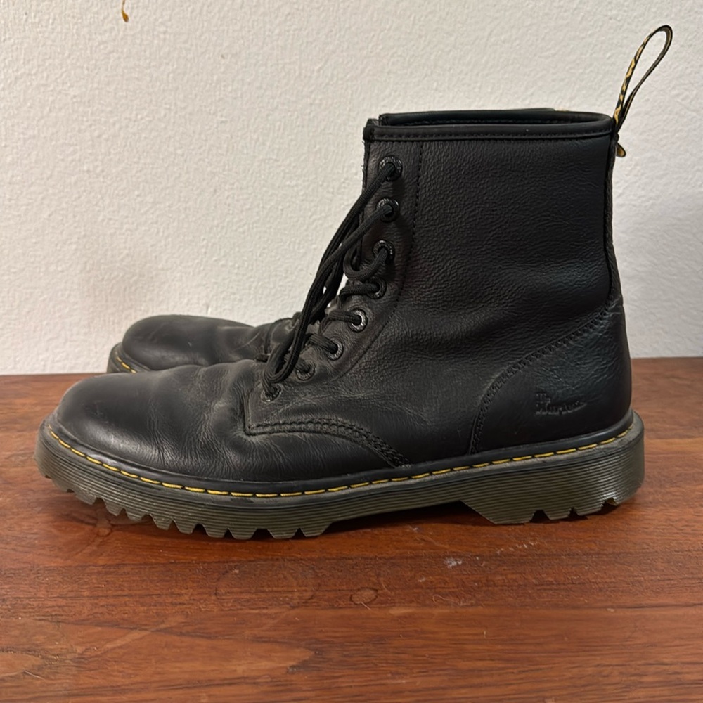 Dr. Martens Awley